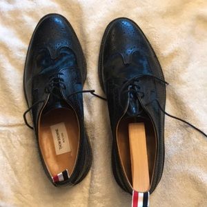 THOM BROWNE Mens Wingtips with pony hair inlay